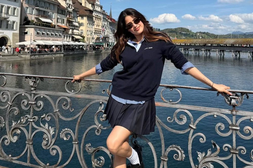 Janhvi Kapoor Bongkar Rahasia Kulit Glowing Alami