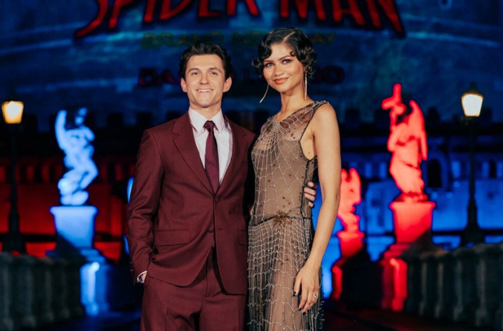 Tom Holland Akui Sering Pakai Skincare Zendaya, Ungkap Rutinitas Perawatan Wajahnya