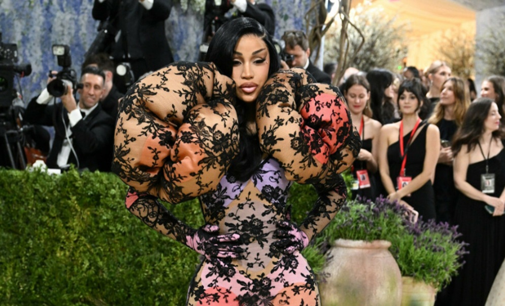 Cardi B Ungkap Raven-Symone Jadi Inspirasi Fashionnya sejak Kecil
